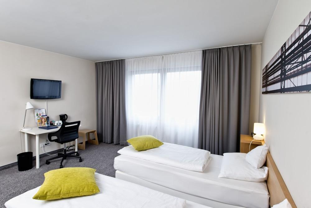 Tryp By Wyndham Frankfurt Hotel Frankfurt pe Main Exterior foto