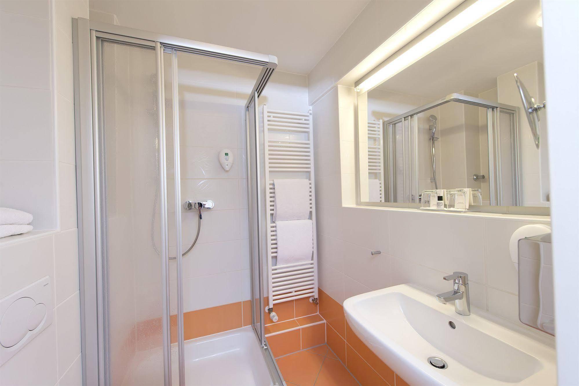 Tryp By Wyndham Frankfurt Hotel Frankfurt pe Main Cameră foto